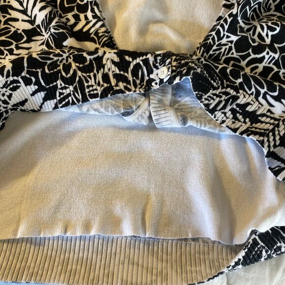 C.D. Petites Women's Sz XL Black & White Layered Floral Short Sleeve Sweater Top - Picture 5 of 10